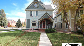 Cozy second floor apartment in Downtown Central