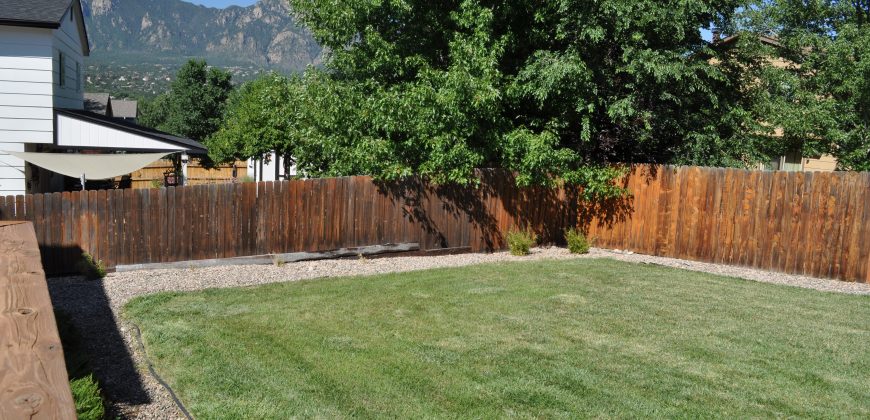 Gorgeous Tri-Level home in Cheyenne Meadows