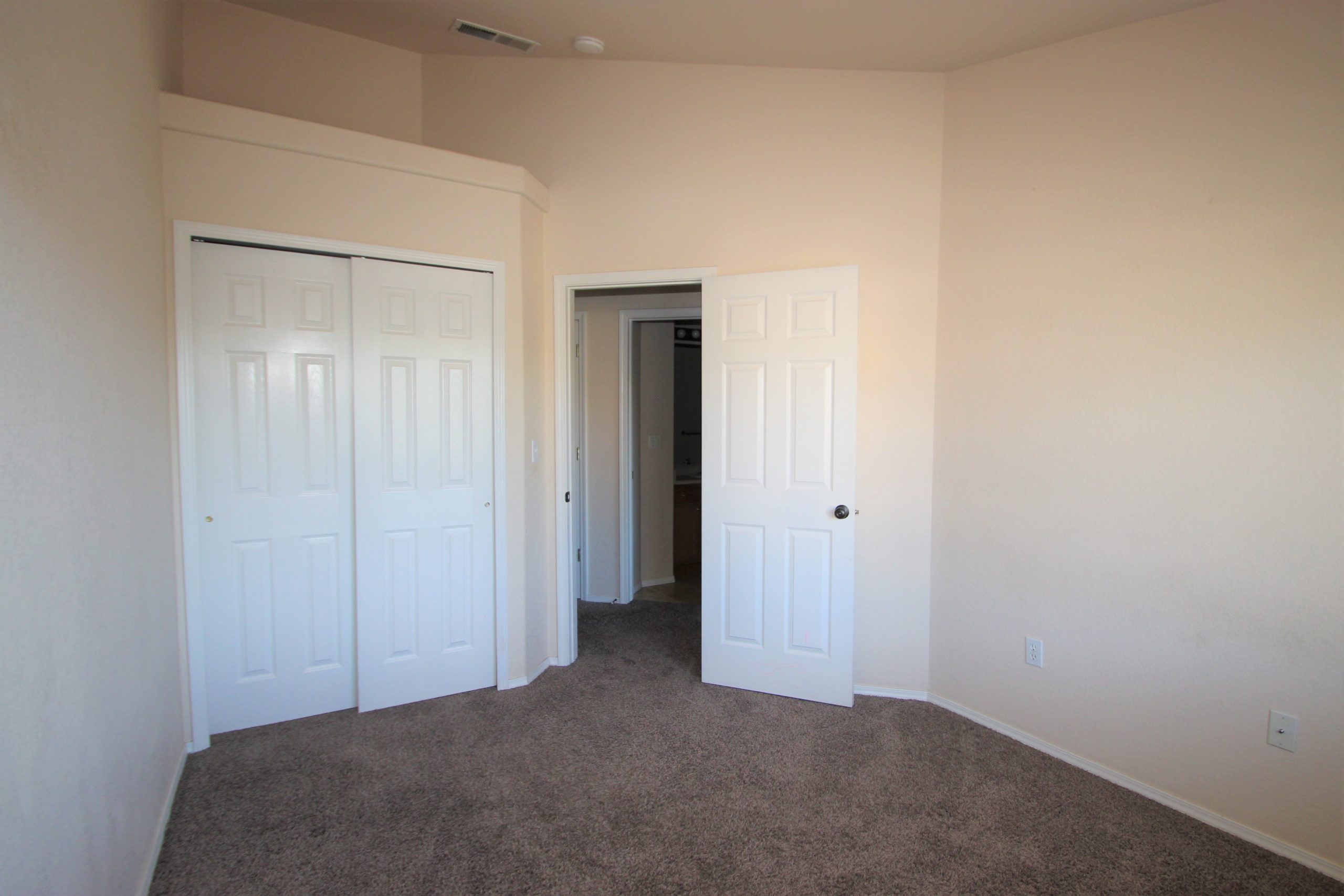 Spacious 2 Story Townhouse In Cheyenne Meadows