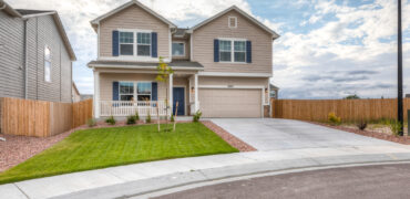 Gorgeous 2 Story Home in Bent Grass in Peyto