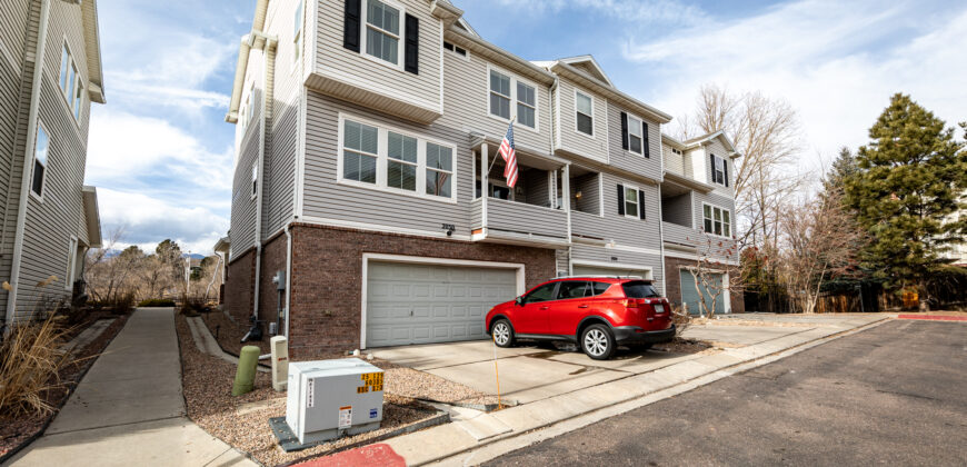Gorgeous 2 story townhome in The Bluffs at Spring Creek! 