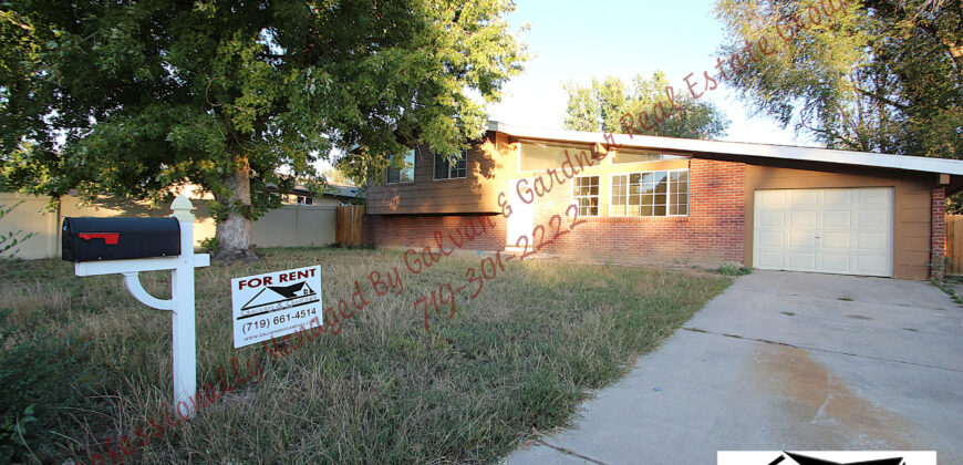 Delightful tri-level home in Widefield