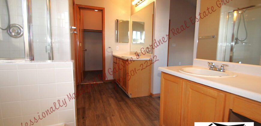 Beautiful two-story home in Heritage