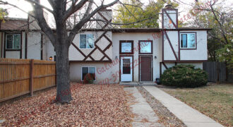 Cozy two story condo in Fountain